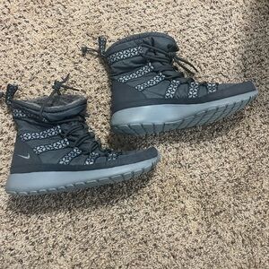 Nike Women’s Snow Boots